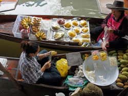 Sellers in the floating market